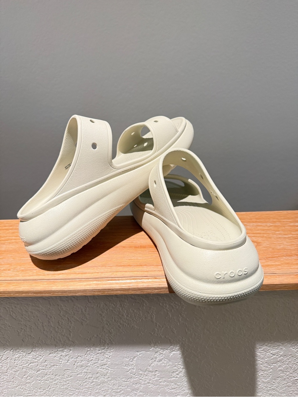 CROCS Crush Platform Slide Sandals in Bone Size 11 (Runs small)